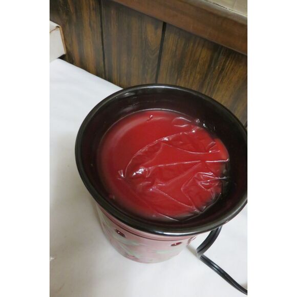 MINT IN BOX SCENTSY MERRY BERRY WAX WARMER - Picture 2 of 5